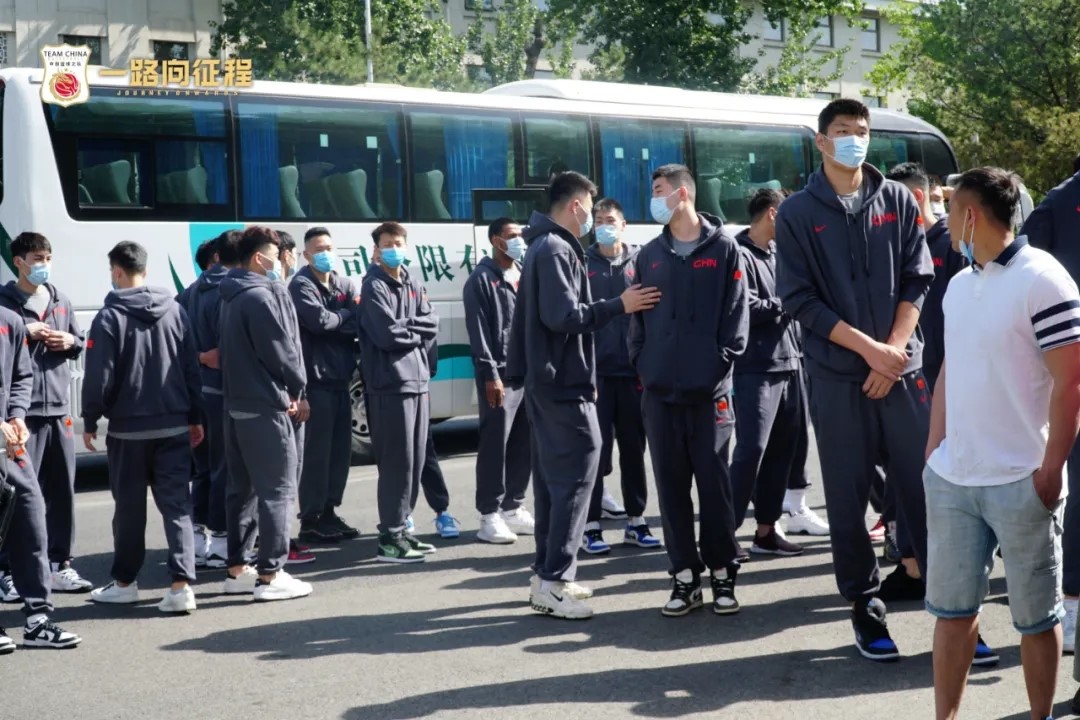 刻苦训练篮球时如何避免受伤的建议_0